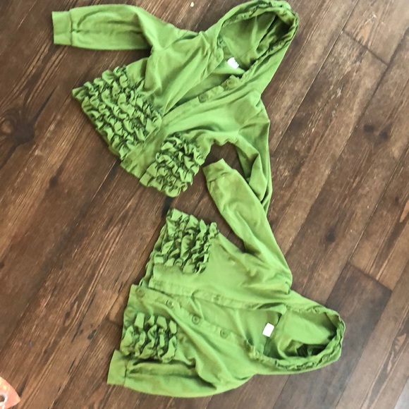 Two adorable olive green ruffle jackets - Picture 3 of 8